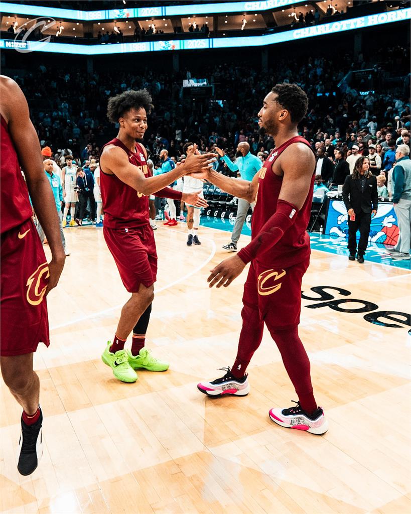 NBA騎士險勝黃蜂 豪取13連勝