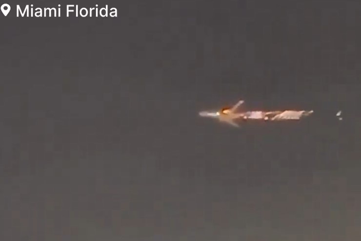 快新聞／美國班機空中起火　驚悚畫面全被拍下