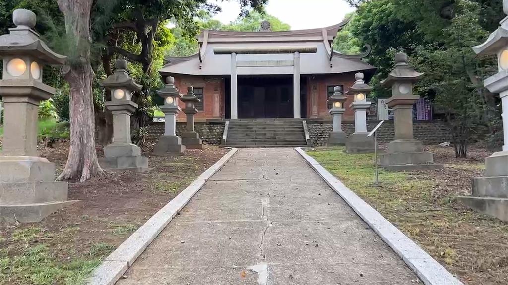 苗栗虎頭山鳥居公廁遮版被吹落　男士們憂春光外洩沒人敢來方便