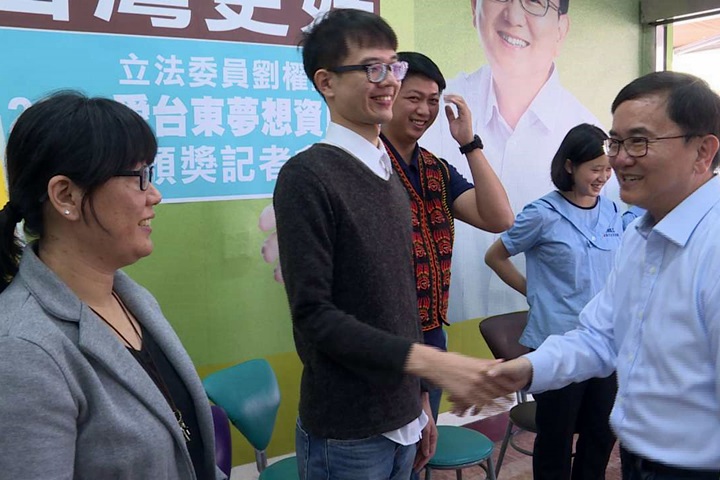 助台東青年圓夢 劉櫂豪鼓勵6組獲選團隊
