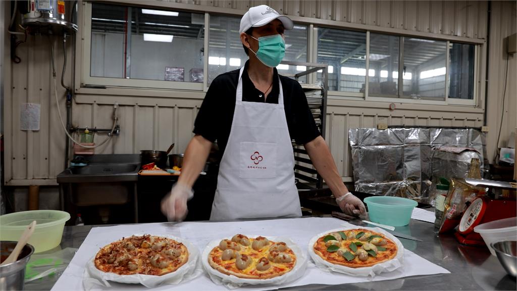 宅在家廚師創意大噴發「火雞雞佛披薩」出爐 網：這個更猛