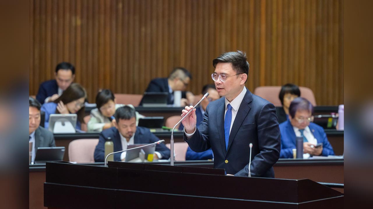 快新聞/3分鐘硬闖、1小時8版釀禍! 賴瑞隆嗆藍:財劃法出錯應該道歉