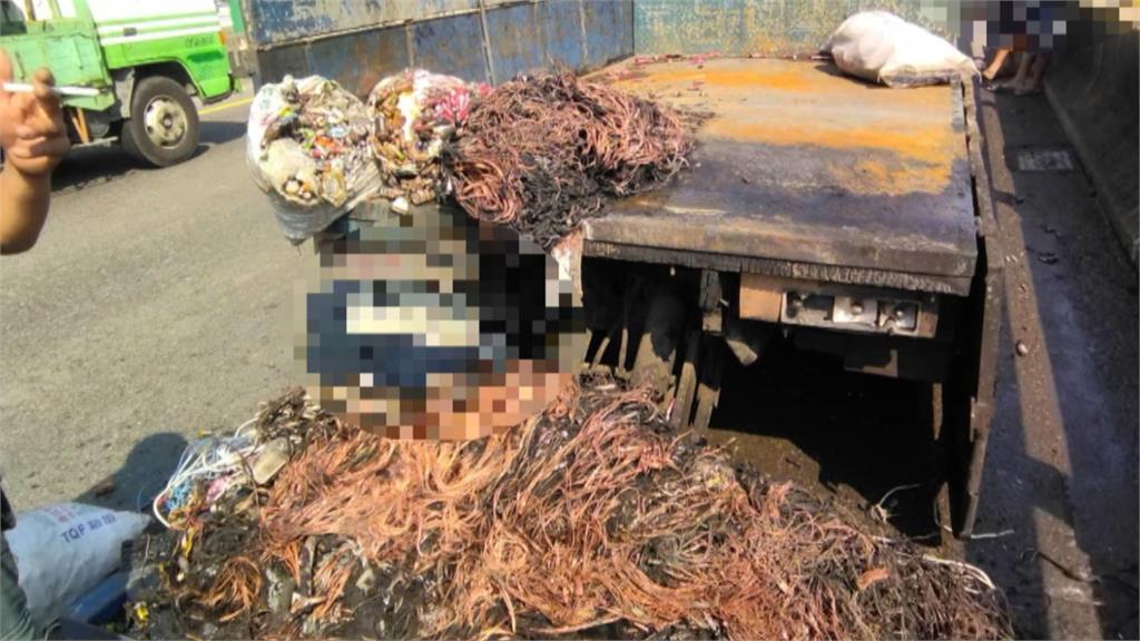 濃煙狂竄！國1驚見火燒車　台88線滿載電池貨車突起火
