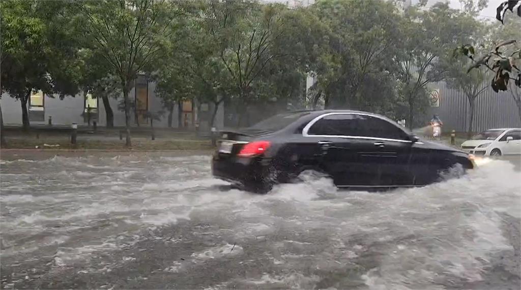 快新聞／北部3地區<em>大雨特報</em> 　雨勢一路下到明天