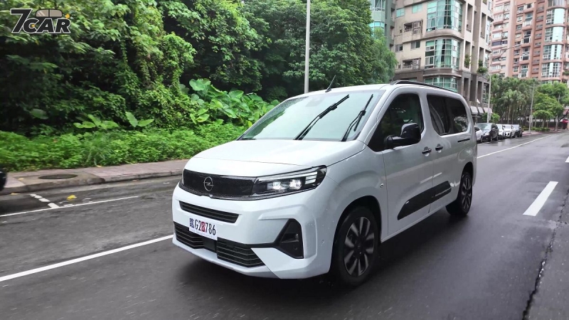 德裔布丁狗　Opel Combo Life Premium 七人座 試駕