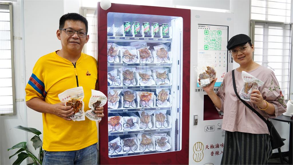川式滷味販賣機進駐桃園環保局獲好評 粉絲以為是餐廳要訂桌