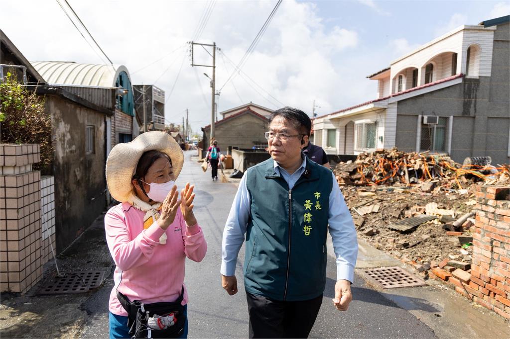 快新聞／黃偉哲深入七股、下營勘災　全力協助災區復原重建