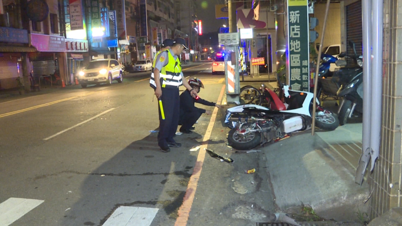 老婦騎車從巷內竄出 情侶撞上男慘死