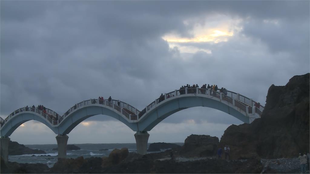 福仙山三地迎新年曙光 天空不作美灰濛濛