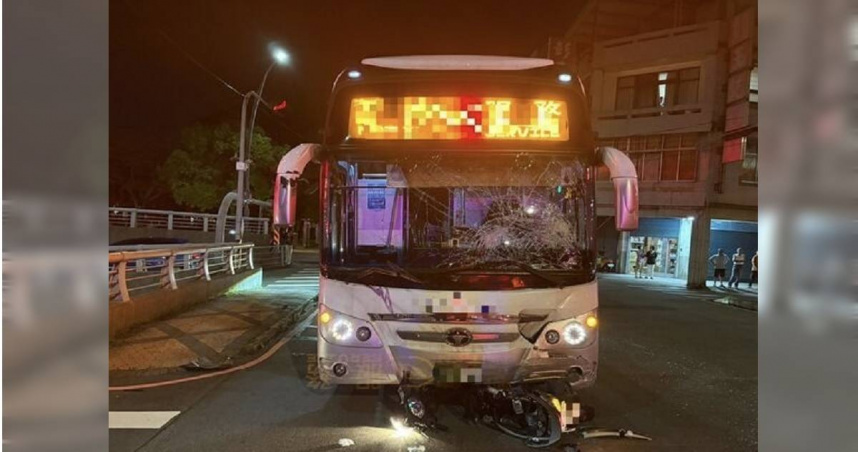 苗栗驚悚車禍！國光客運猛撞機車　2大學生命喪地下道口