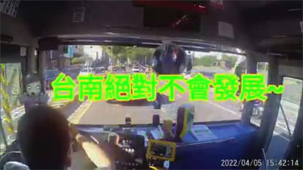 台中女客沒響鈴怒嗆司機「台南絕不會發展」 網友罵:不要拖累台中