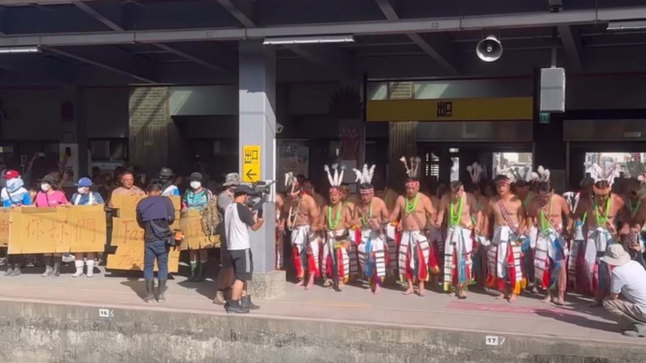 花蓮光復鄉災後感人畫面曝光！原住民歌舞感謝「鏟子超人」他揭背後重大意義
