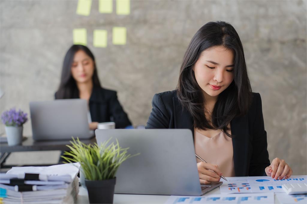 能力在線卻常被忽略？女生在職場最容易踩到7個形象盲點