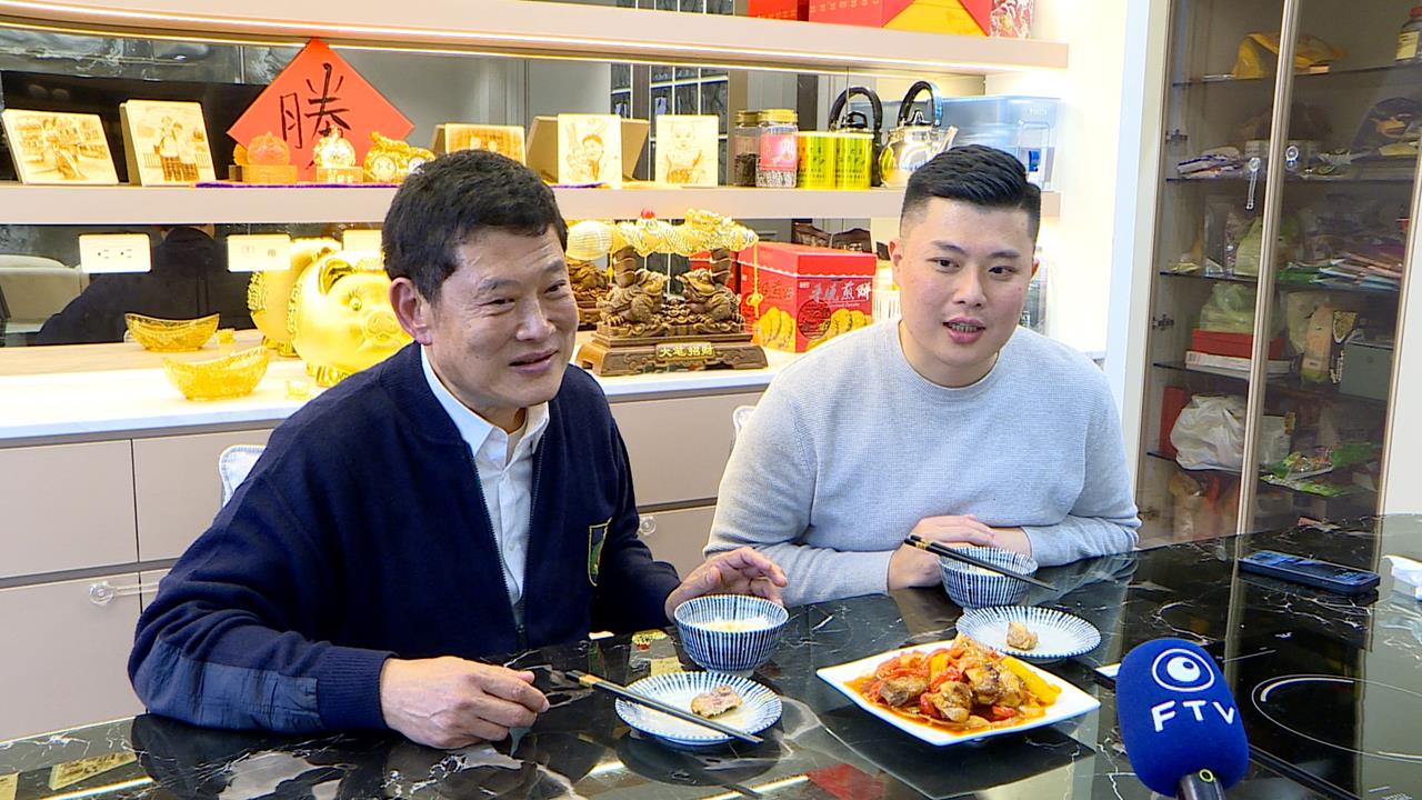 過年化身「家庭煮夫」 //吳琪銘、陳啟能攜兒做年菜