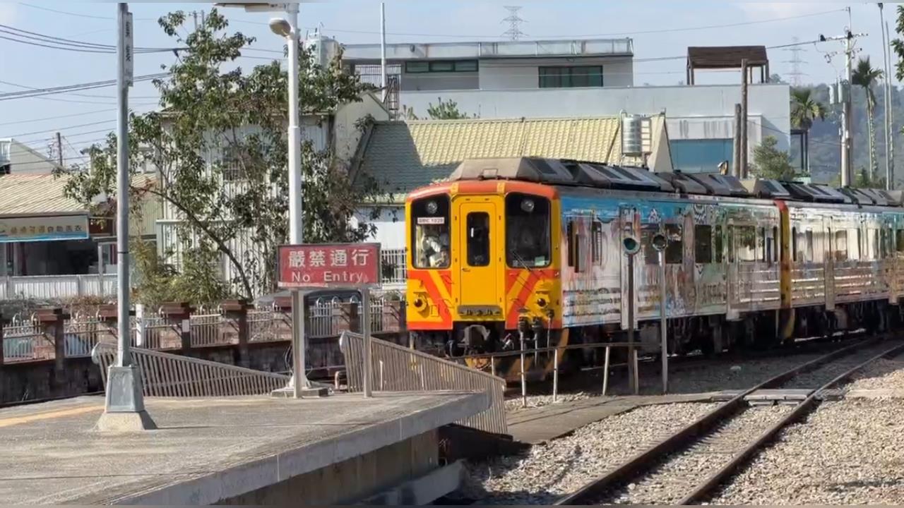 火車來了！睽違四年復駛 台鐵集集火車站湧觀光人潮