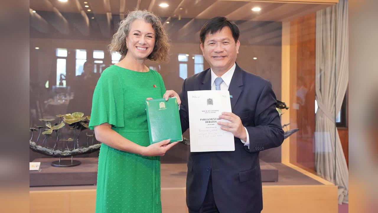 快新聞／中國2758論述「站不住腳」！英議員柴萍恩霸氣挺台　林佳龍當面致謝
