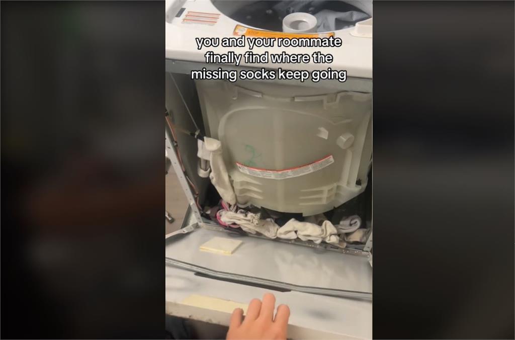 洗衣機藏黑洞？女大聲真的驚見吃襪子神奇空間