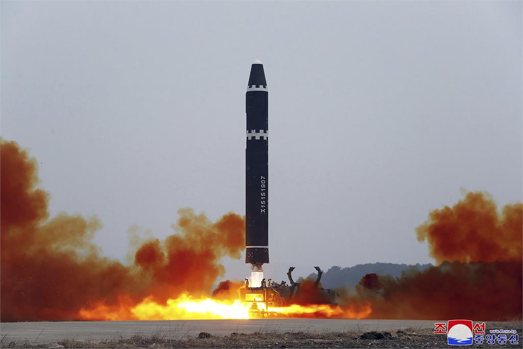 快新聞／北朝鮮疑發射3枚彈道飛彈　日政府：其中1枚已墜落