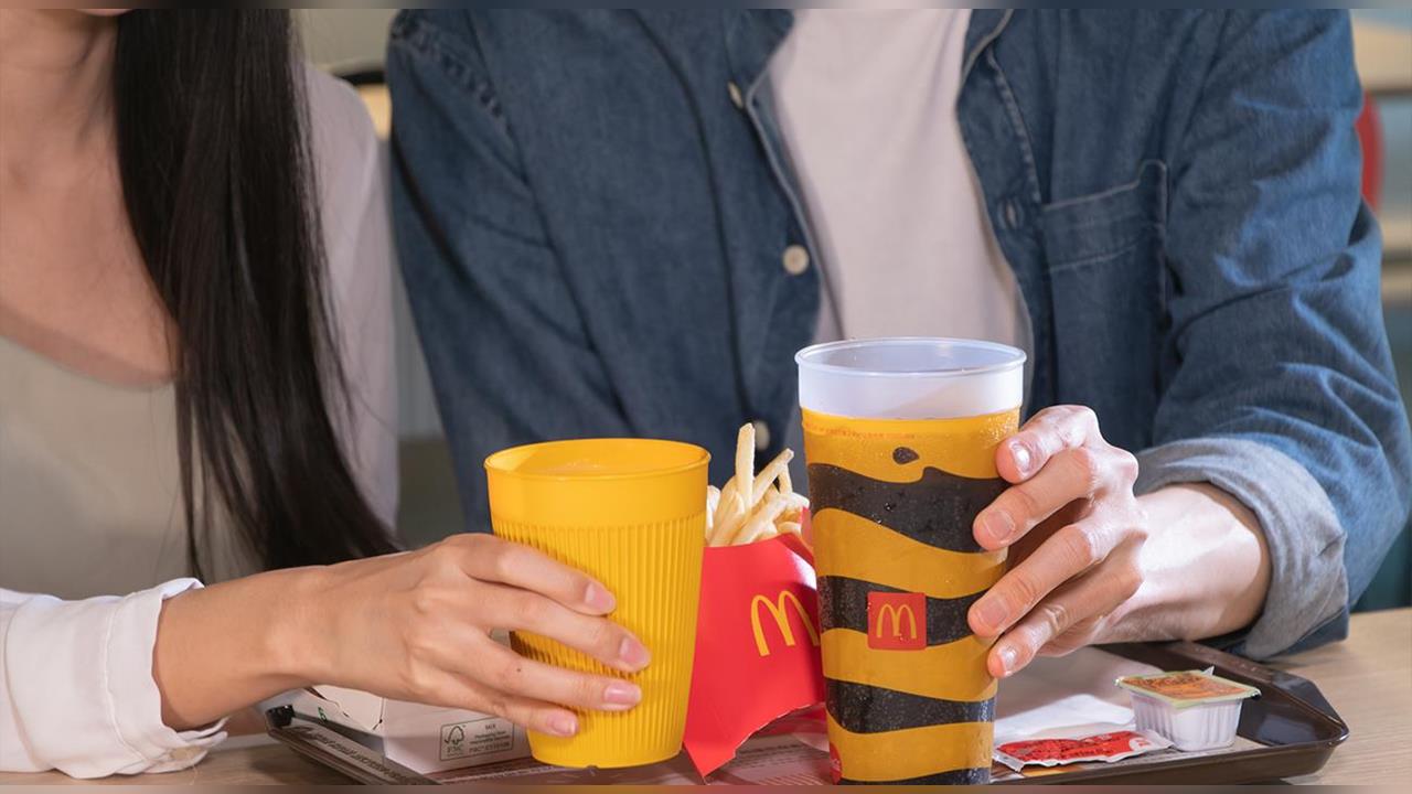 快新聞/麥當勞「內用環保杯」擦出黑垢 中市府:查無違規