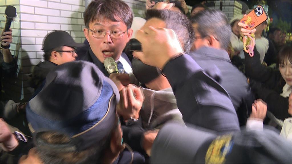 小草集結北檢引爆推擠　館長激昂演說被警告違法