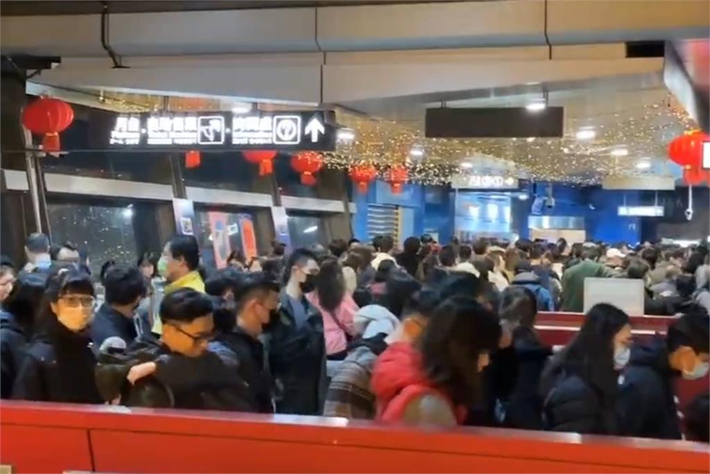 快新聞／人潮湧台灣燈會！桃園青埔交通癱瘓爆民怨　交通部主祕深夜發聲了