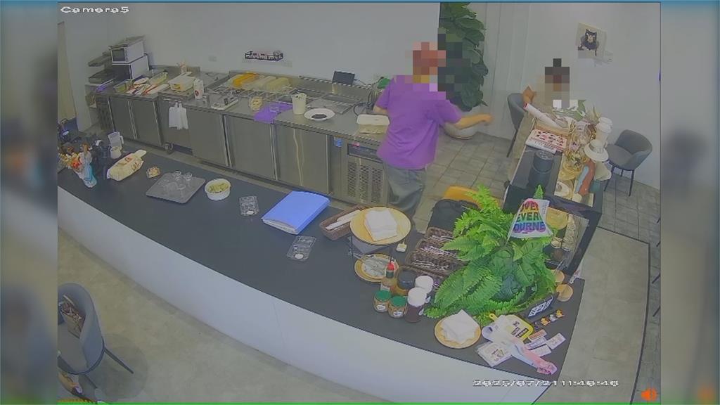 顧客不滿貼罷免文宣與店員爆糾紛　老闆：不喜歡可以不來消費