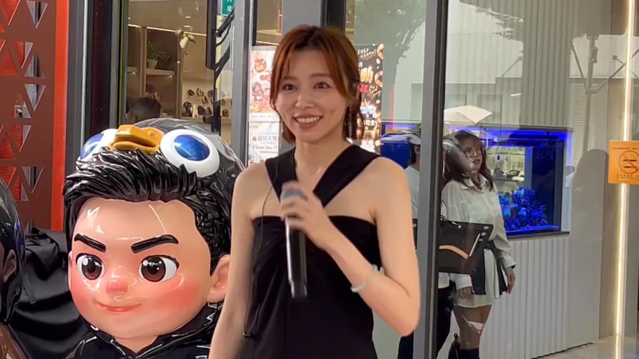 水晶旗艦店盛大開幕　王瞳親自「現唱站台」