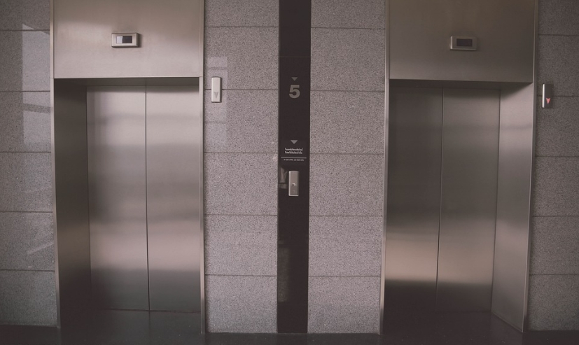 給寵物按的？日本電梯多1顆「神秘按鈕」　功能曝光網狂讚：細節強國