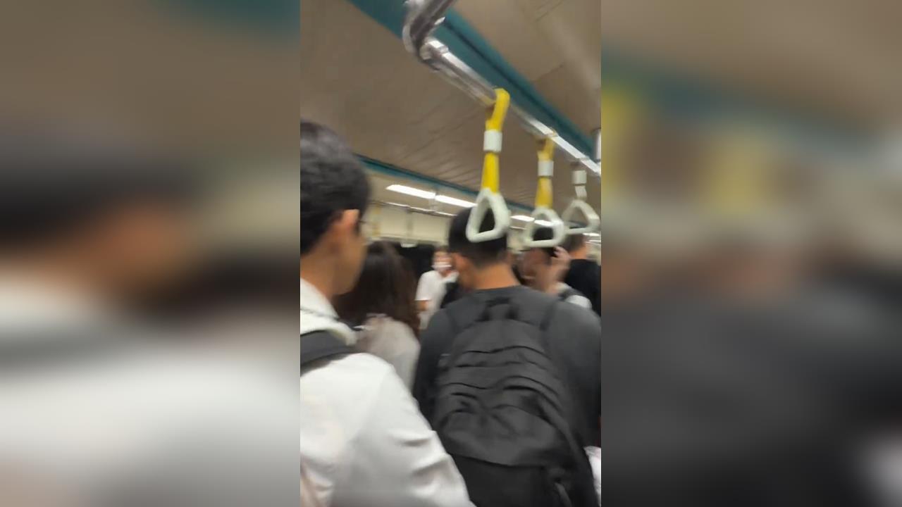 快新聞／北捷又出事！板南線列車「旅客失控大叫」引恐慌　全車急疏散畫面曝