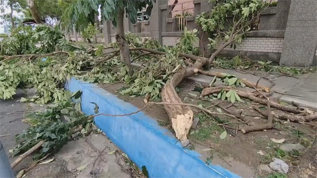 台東蘭嶼中午起停班停課　台東國際地標毀了！