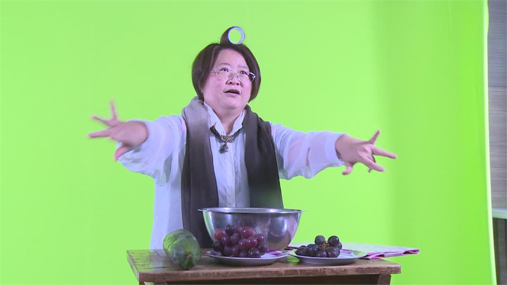 線上畢典有彩蛋！　校長扮九天玄女「降肉」