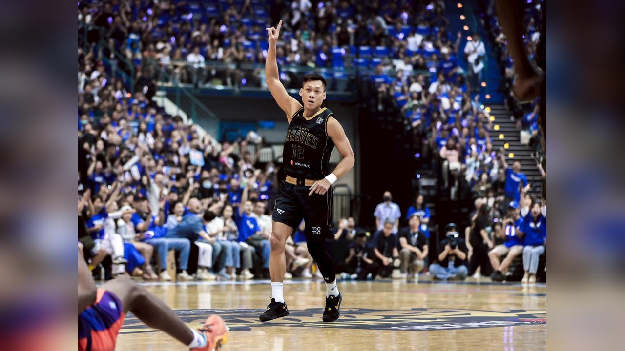 PLG(影)/球給志傑!林志傑引退賽攻下21分 勇士114比95擊敗領航猿