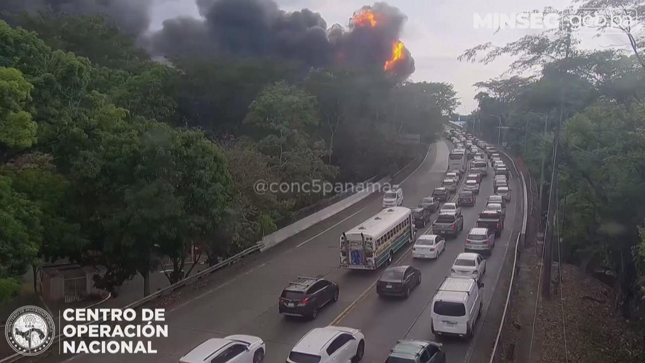 巴拿馬運河大橋油罐車爆炸! 火舌狂燒釀1死2傷