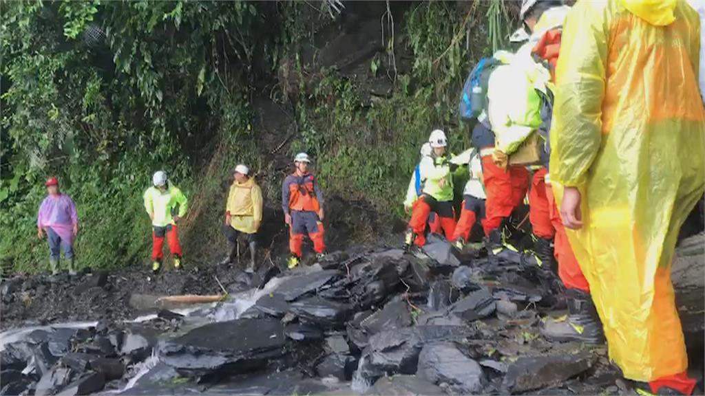 如同孤島！　救援明池302人　5警消「這方法」攜藥上山