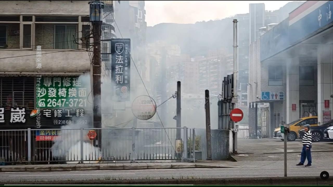 太危險!228開工吉日 店家加油站旁放炮「冒火光竄煙」