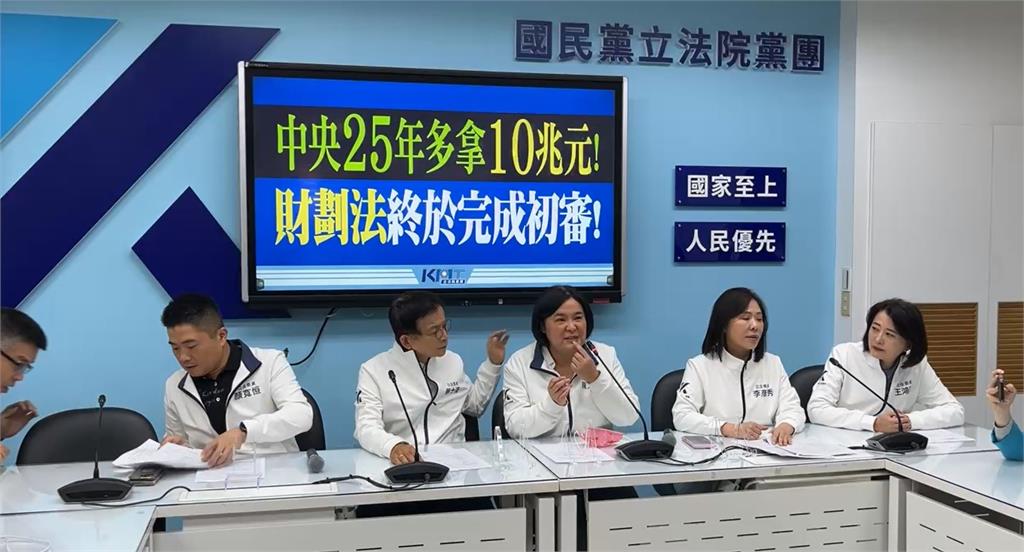 快新聞／陳玉珍斷牙羅生門？　綠委踢爆昨天就缺牙諷：夾手珍最新力作