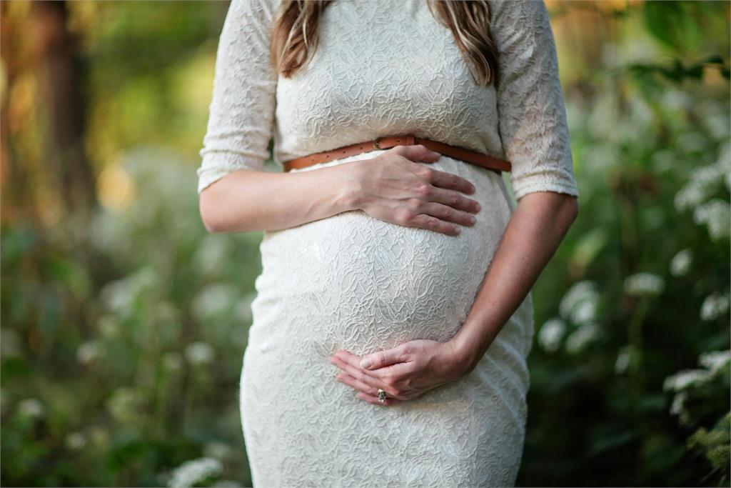婆婆嗆媳婦「母奶有毒」不准餵！急問醫求解他氣炸：信他還我？