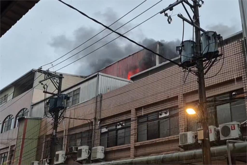 快新聞／桃園平鎮塑膠工廠驚傳火警！　4口之家及時逃生無傷亡