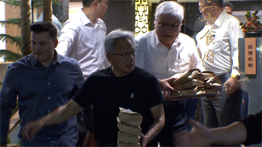 黃仁勳閃電訪台! 幫張忠謀補過生日 與魏哲家餐敘