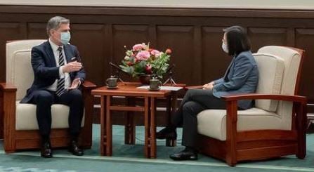 快新聞/波蘭駐台代表會見蔡英文 感謝台灣第一時間援助烏克蘭難民