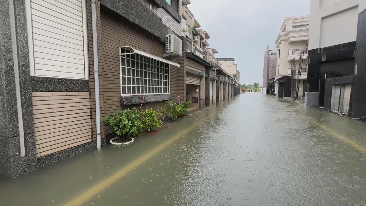 屏東東港水未退！　居民憂「颱風+大潮將至」災情更慘