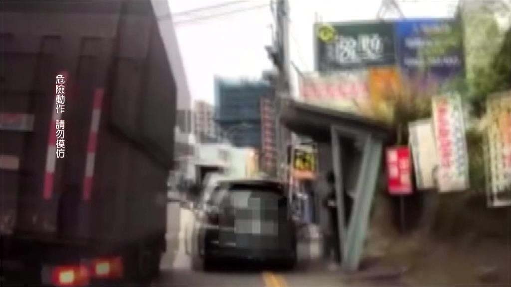 無照男開註銷牌照車拒檢　逆向闖紅燈逃亡挨罰5萬5