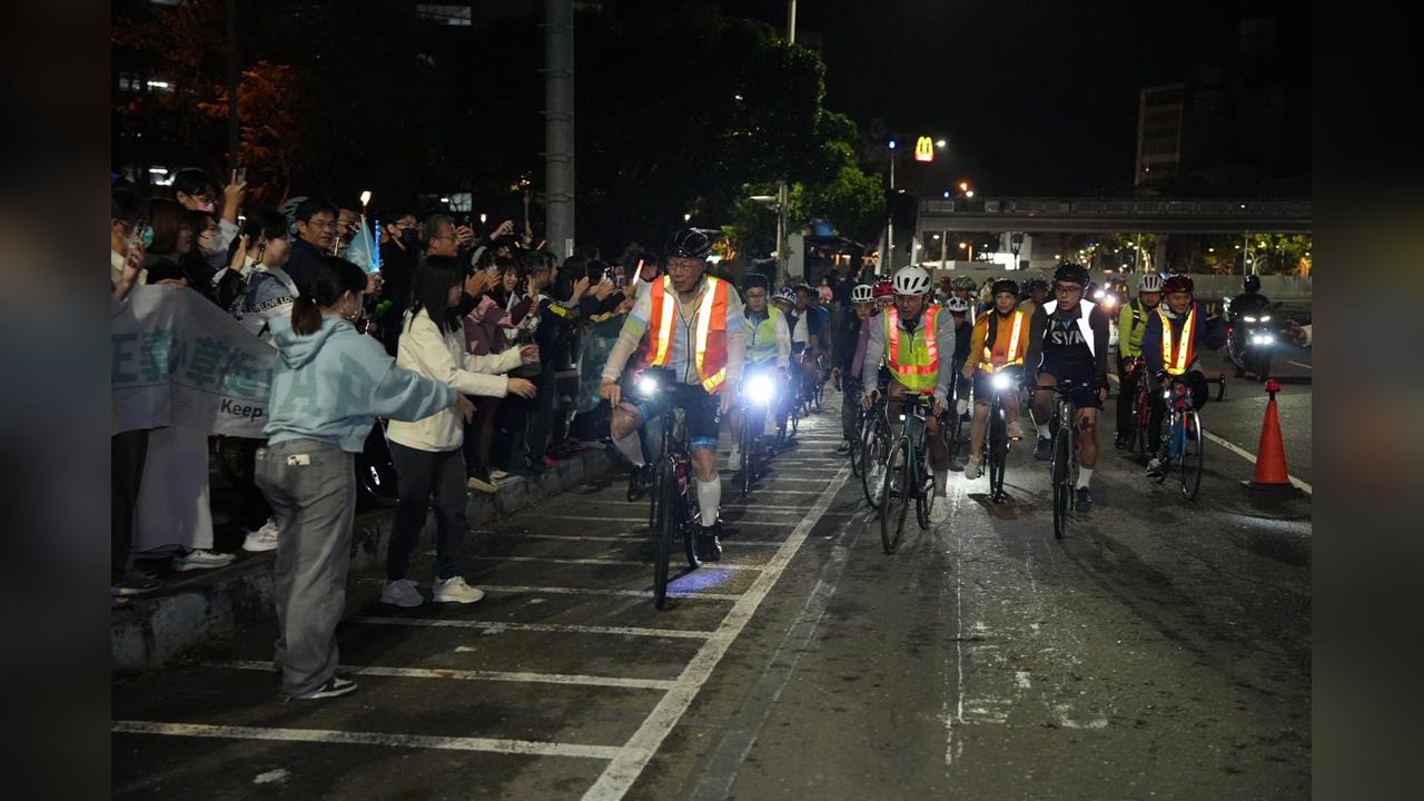 快新聞／民眾黨認「違停路中」發聲道歉了！民眾見離譜畫面氣炸：強迫路考？