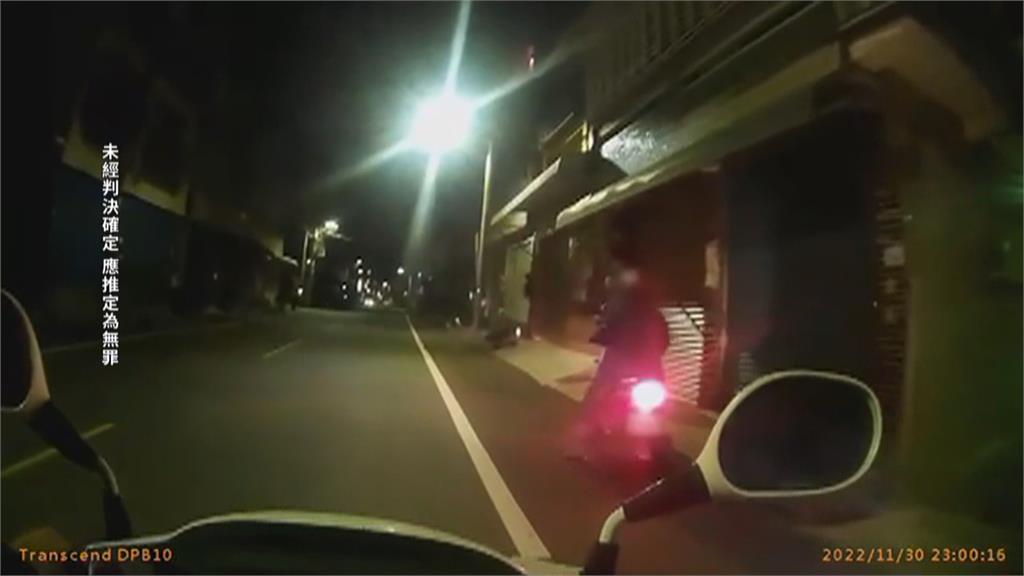 警察在後面以為被盯上　酒駕騎士停車自招「我喝酒」