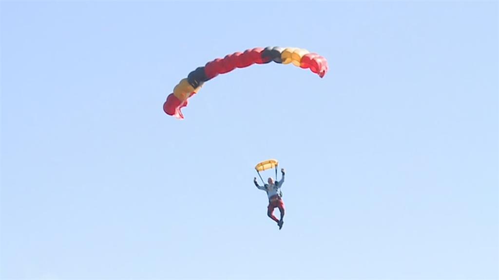 狂！12小時高空跳傘100次　肯塔基州男子破當地紀錄