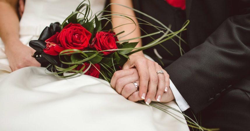 月薪4萬遭要小聘26萬！他崩潰「半年薪水沒了」　網掀兩派論戰