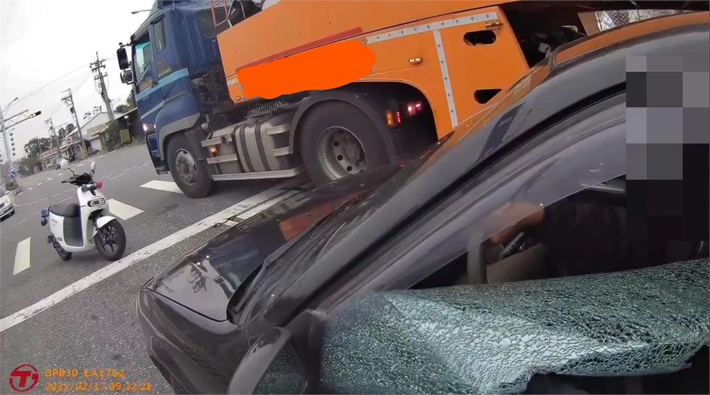 花蓮轎車違規逃逸「一路衝」　大貨車協助警方攔截逮人