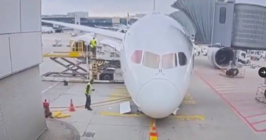 波音787「起落架突塌陷」！機頭重摔畫面曝光　釀多人受傷