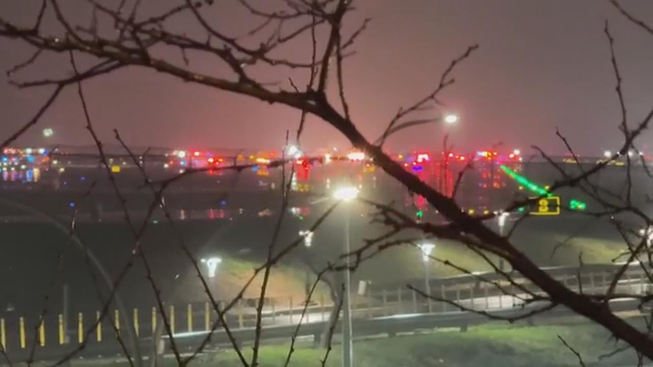 紐約飛安意外！ 加拿大航空客機滑行撞消防車釀2死70傷