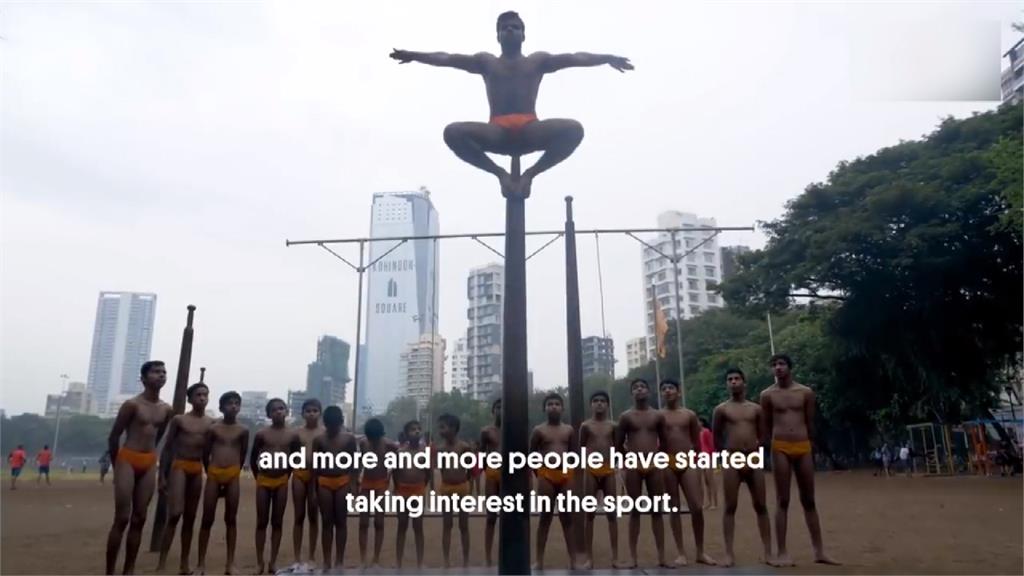 被視為鋼管舞起源 一起認識印度百年木柱瑜伽